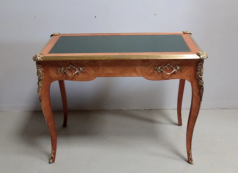 Bureau de style Louis XV en Bois de Rose XXe