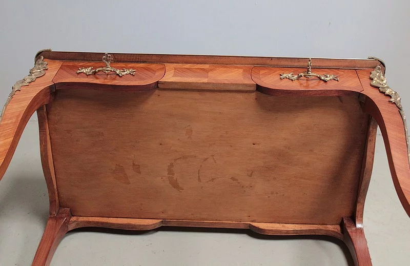 Bureau de style Louis XV en Bois de Rose XXe