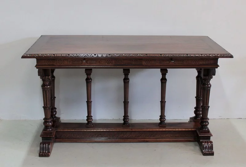 MESA DE ESTILO RENACIMIENTO