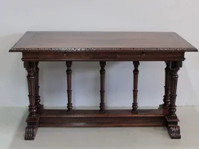 MESA DE ESTILO RENACIMIENTO