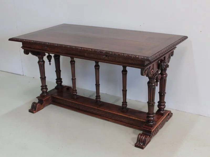 MESA DE ESTILO RENACIMIENTO