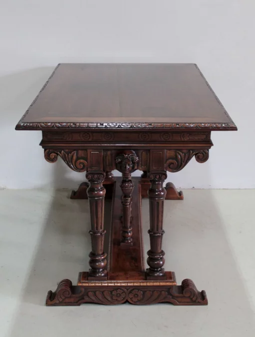 MESA DE ESTILO RENACIMIENTO