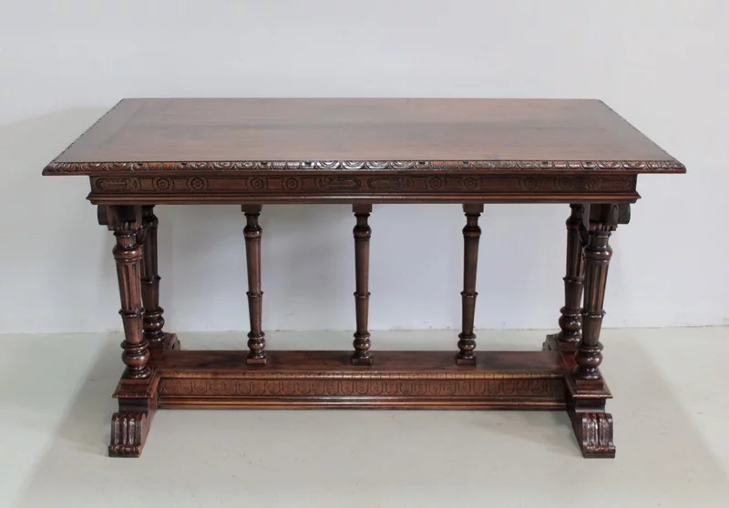 MESA DE ESTILO RENACIMIENTO