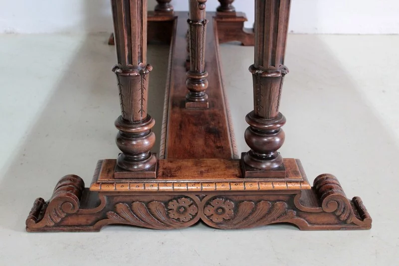 MESA DE ESTILO RENACIMIENTO