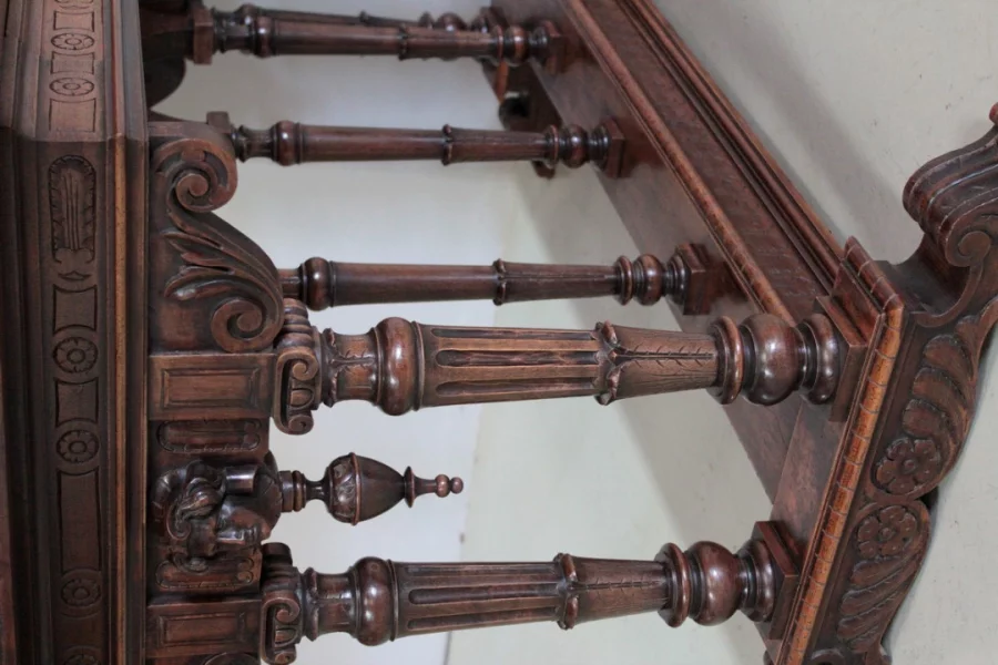 MESA DE ESTILO RENACIMIENTO