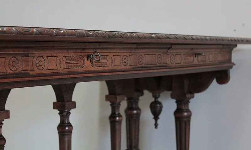 MESA DE ESTILO RENACIMIENTO