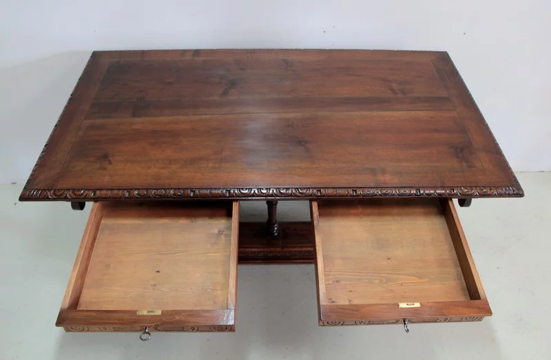 MESA DE ESTILO RENACIMIENTO