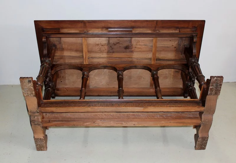 MESA DE ESTILO RENACIMIENTO