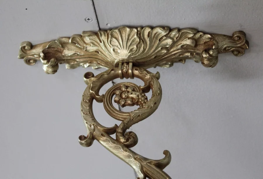 Élégante paire d'appliques porte-torchères XIXème