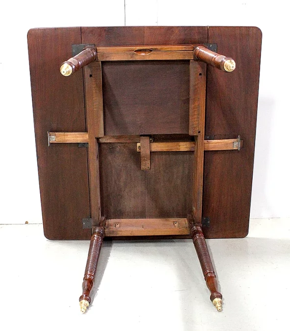 MESA DE HOJAS GOTA DE PERIODO DE LOUIS PHILIPPE