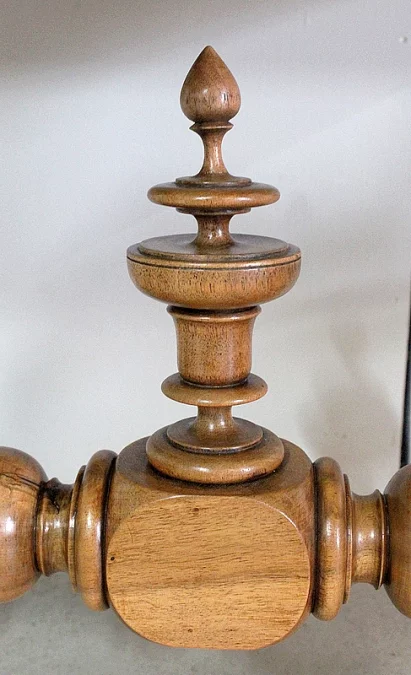 MESA DE ESCRITURA ESTILO LOUIS XIII