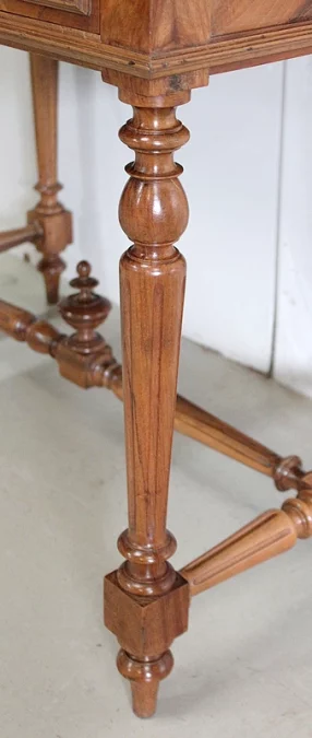 MESA DE ESCRITURA DE NOGAL