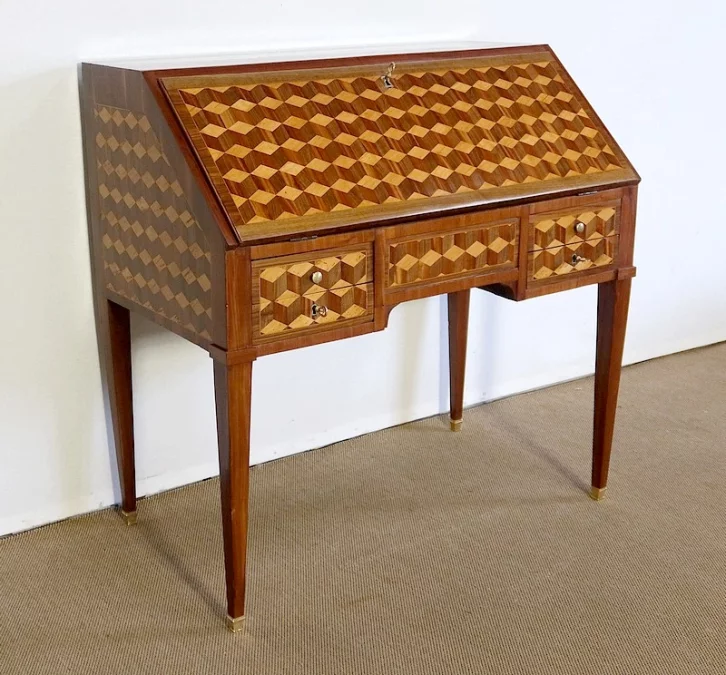 LOUIS XVI PERIOD SLOPE TOP SCHREIBTISCH