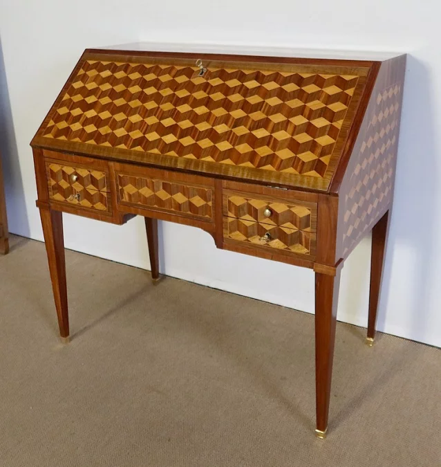 LOUIS XVI PERIOD SLOPE TOP SCHREIBTISCH