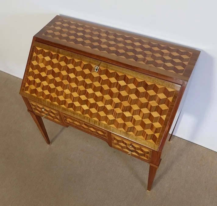 LOUIS XVI PERIOD SLOPE TOP SCHREIBTISCH