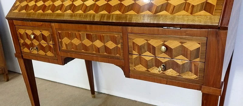 LOUIS XVI PERIOD SLOPE TOP SCHREIBTISCH