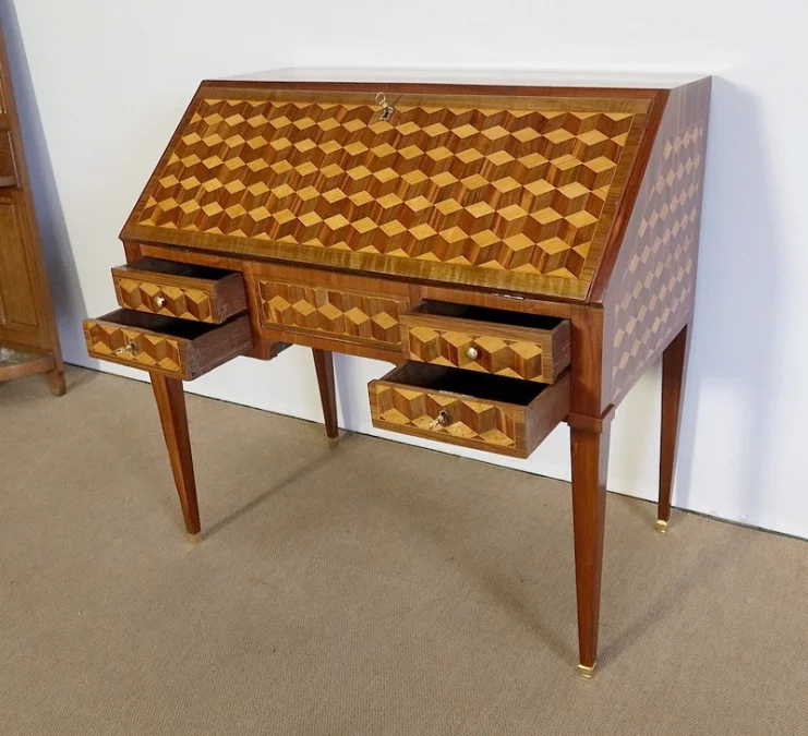 LOUIS XVI PERIOD SLOPE TOP SCHREIBTISCH