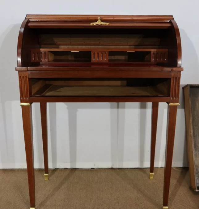 Petit Bureau Cylindre en Acajou, style Louis XVI – Fin XIXe