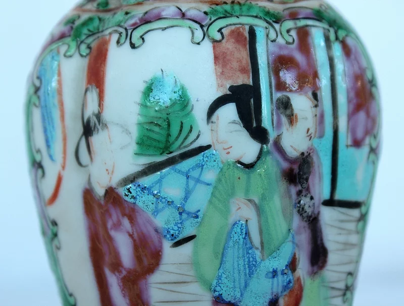 Petits vases balustre en Porcelaine de Canton - XIXe