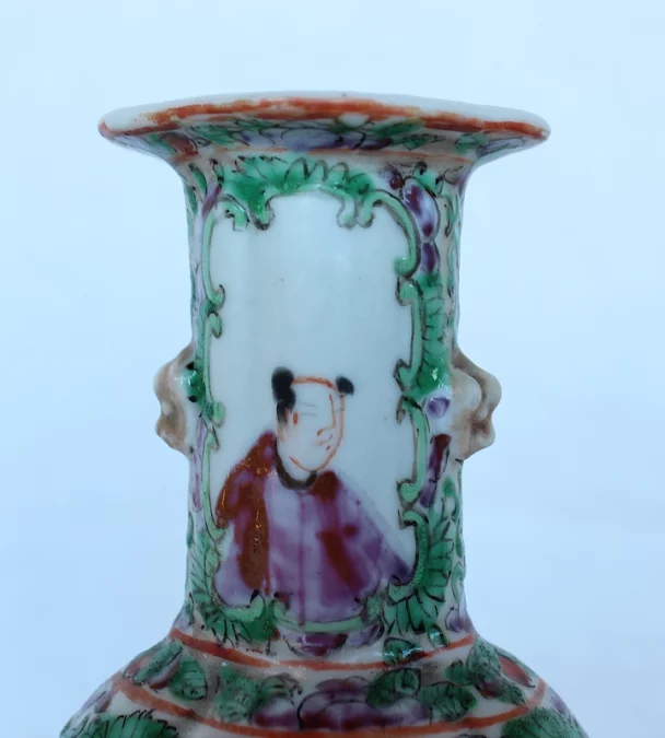 Petits vases balustre en Porcelaine de Canton - XIXe