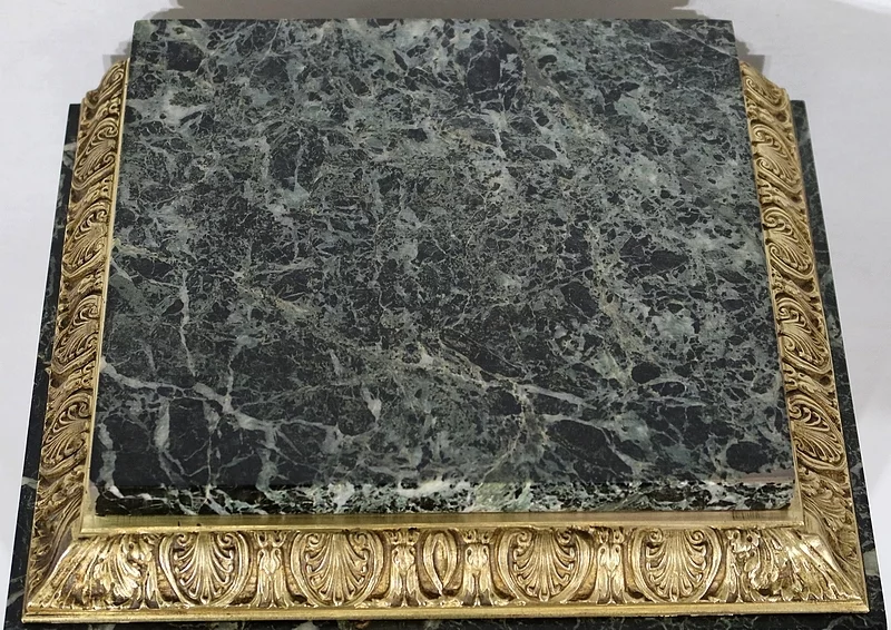 ПОДСТАВКА В СТИЛЕ ЛЮДОВИКА XVI