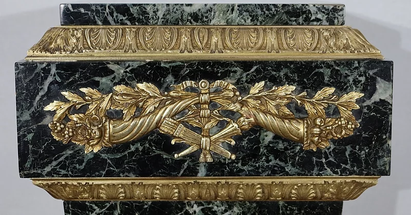 ПОДСТАВКА В СТИЛЕ ЛЮДОВИКА XVI