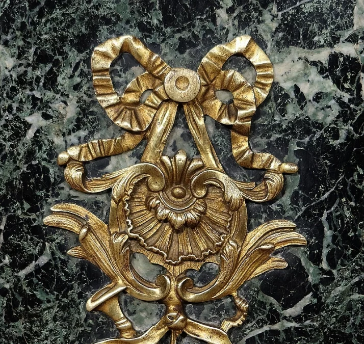 ПОДСТАВКА В СТИЛЕ ЛЮДОВИКА XVI