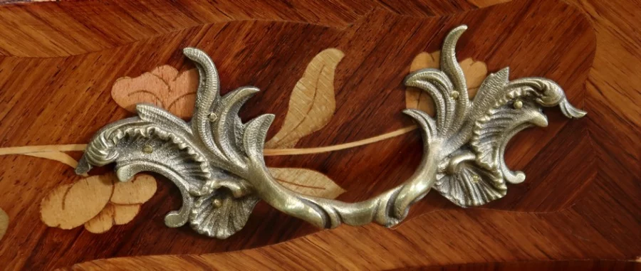 KOMMODE IM LOUIS XV-STIL