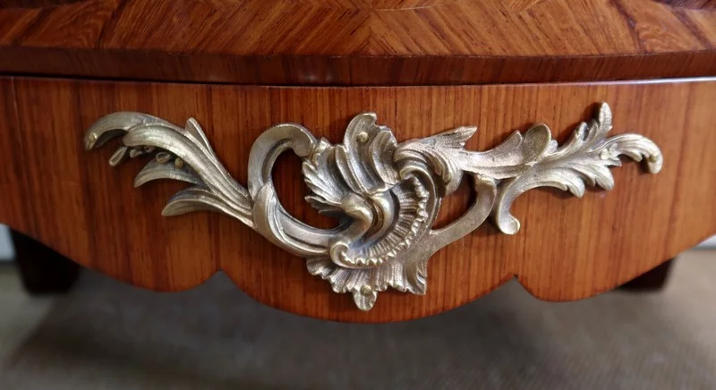 KOMMODE IM LOUIS XV-STIL