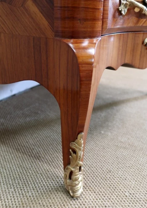 KOMMODE IM LOUIS XV-STIL