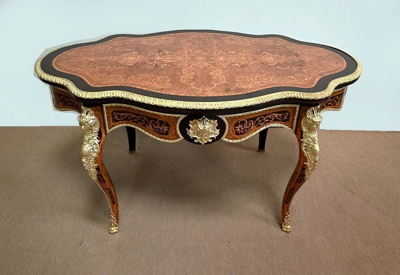 Table Violonée en bois précieux, époque Napoléon III – Milieu XIXe