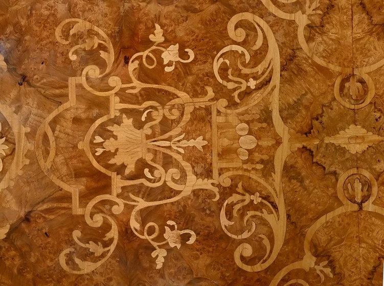 Table Violonée en bois précieux, époque Napoléon III – Milieu XIXe