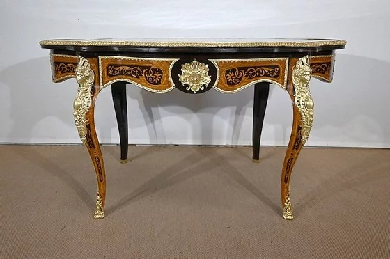 Table Violonée en bois précieux, époque Napoléon III – Milieu XIXe