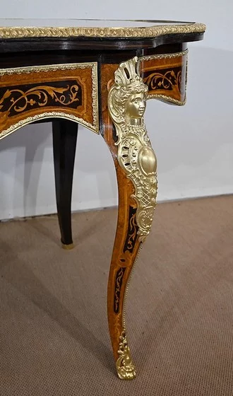 Table Violonée en bois précieux, époque Napoléon III – Milieu XIXe