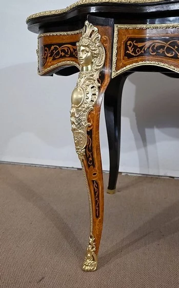 Table Violonée en bois précieux, époque Napoléon III – Milieu XIXe