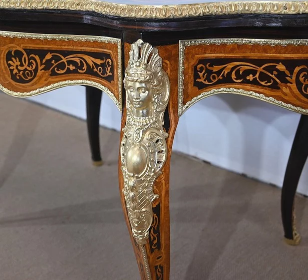Table Violonée en bois précieux, époque Napoléon III – Milieu XIXe