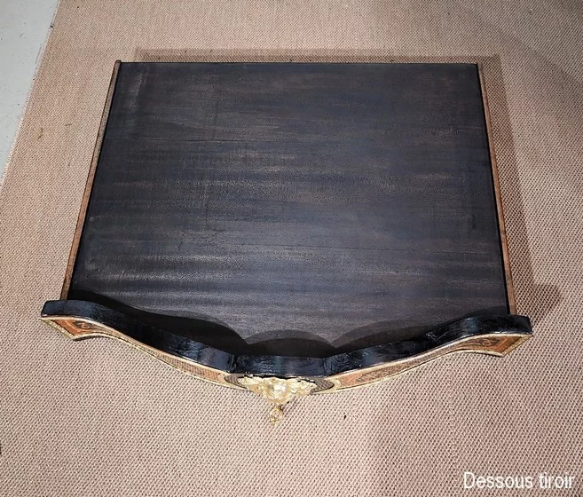 Table Violonée en bois précieux, époque Napoléon III – Milieu XIXe