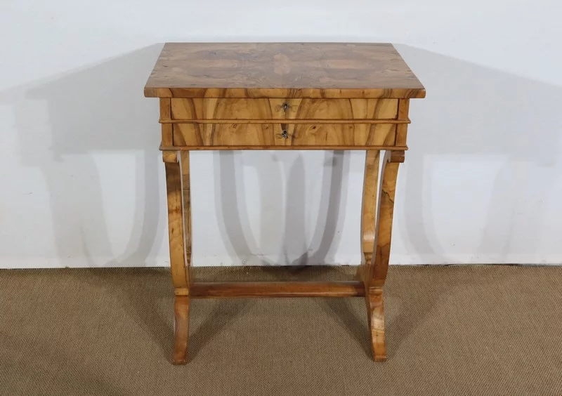 Petite Table de Salon en Noyer, époque Restauration – Début XIXe
