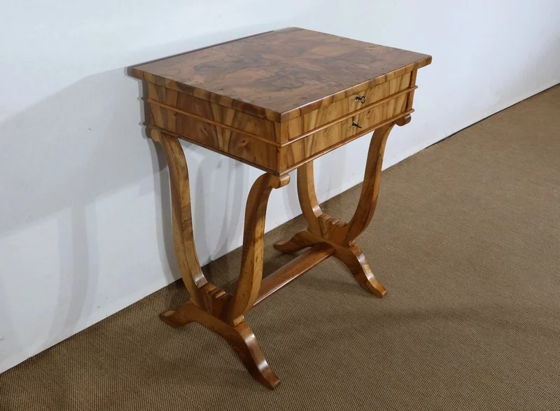 Petite Table de Salon en Noyer, époque Restauration – Début XIXe