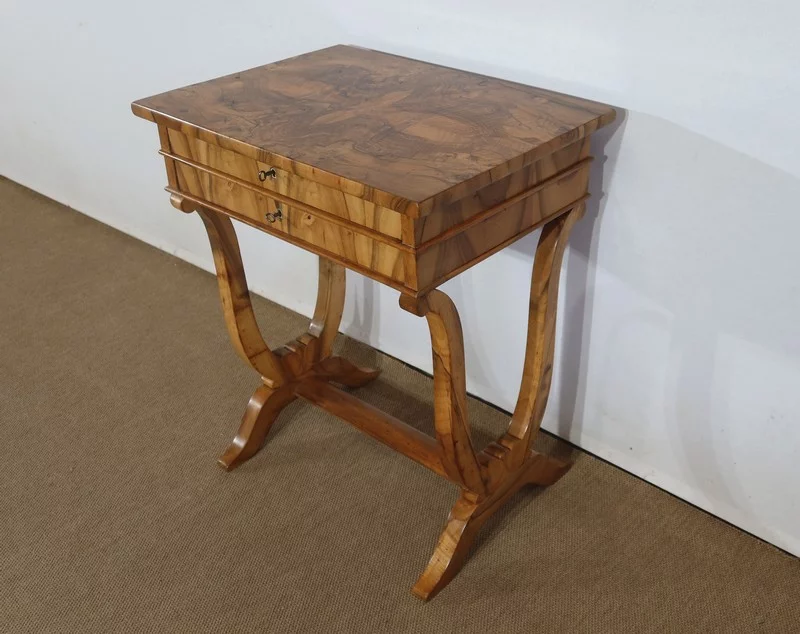Petite Table de Salon en Noyer, époque Restauration – Début XIXe