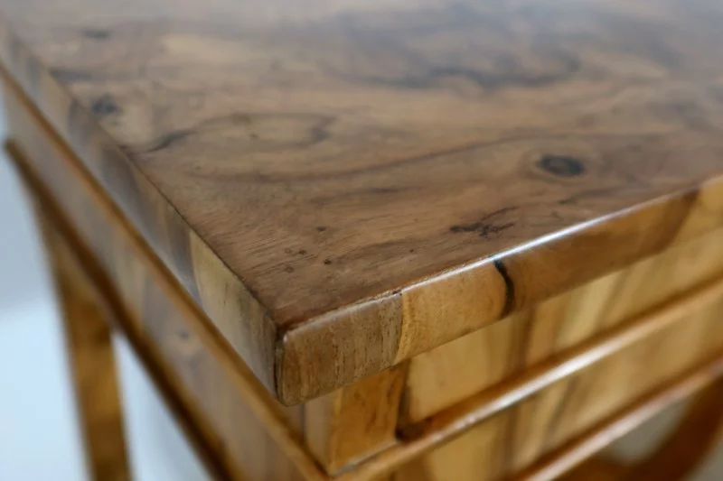 Petite Table de Salon en Noyer, époque Restauration – Début XIXe