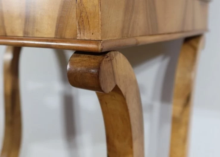Petite Table de Salon en Noyer, époque Restauration – Début XIXe