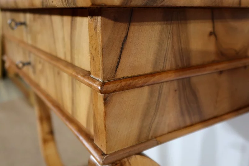 Petite Table de Salon en Noyer, époque Restauration – Début XIXe