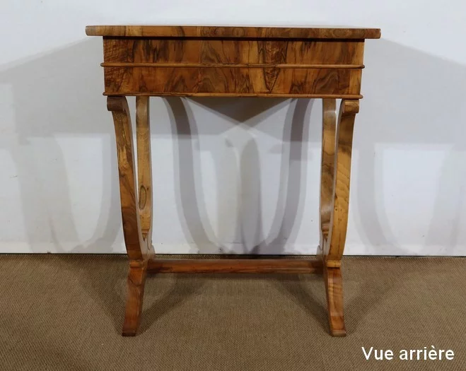 Petite Table de Salon en Noyer, époque Restauration – Début XIXe