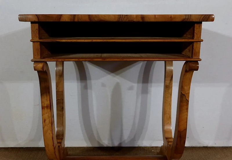 Petite Table de Salon en Noyer, époque Restauration – Début XIXe