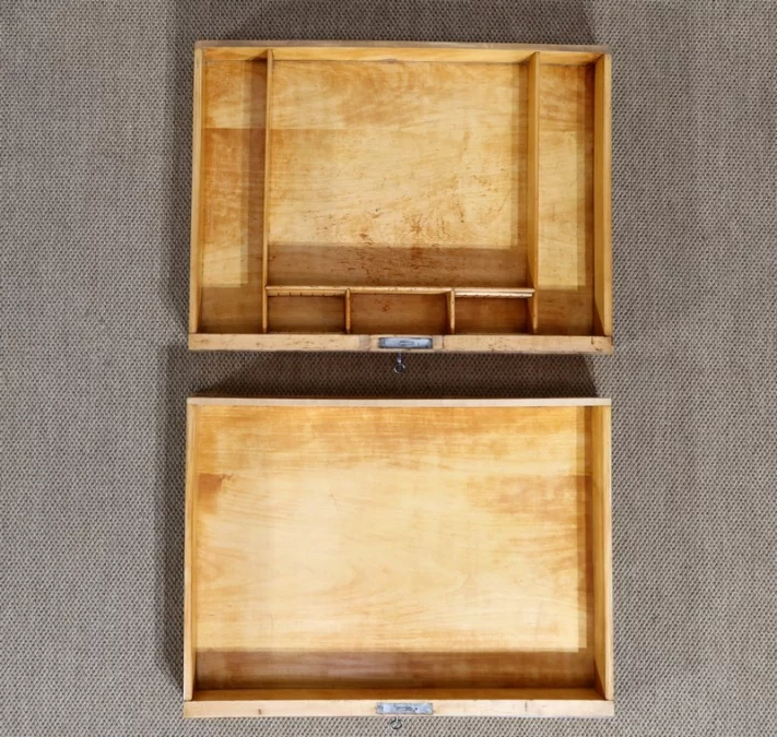 Petite Table de Salon en Noyer, époque Restauration – Début XIXe