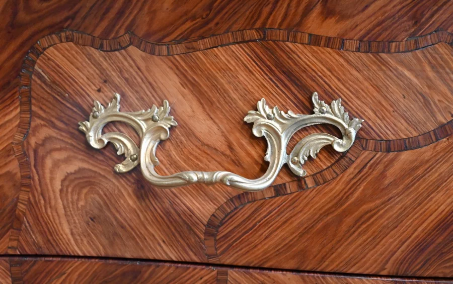 KOMMODE IM LOUIS XV-STIL