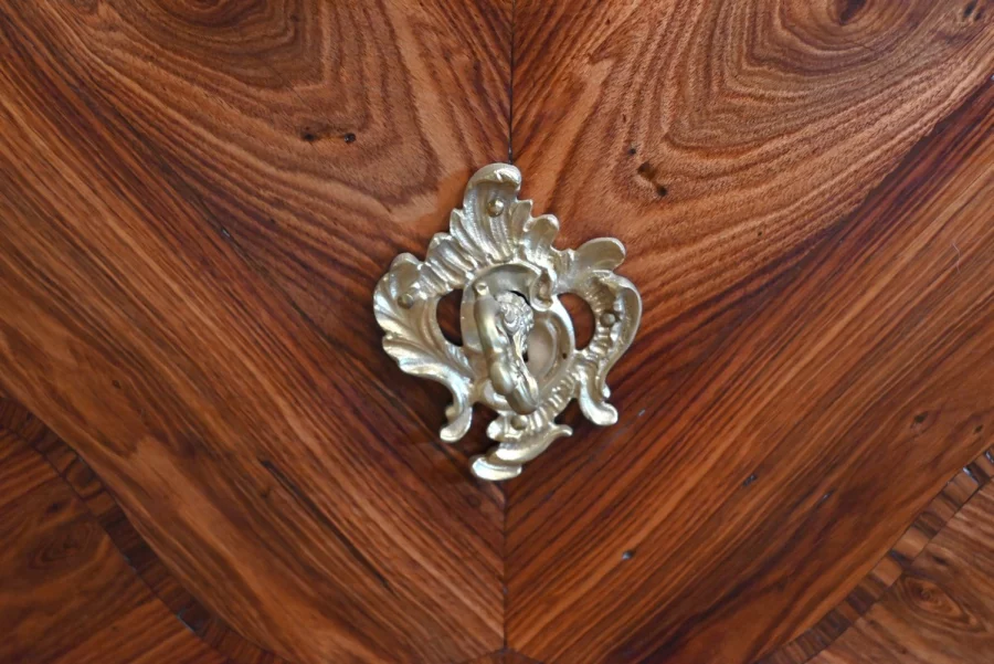 KOMMODE IM LOUIS XV-STIL