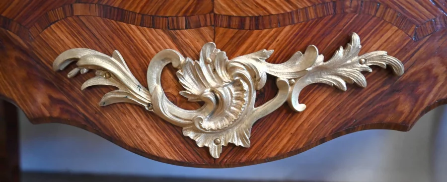 KOMMODE IM LOUIS XV-STIL