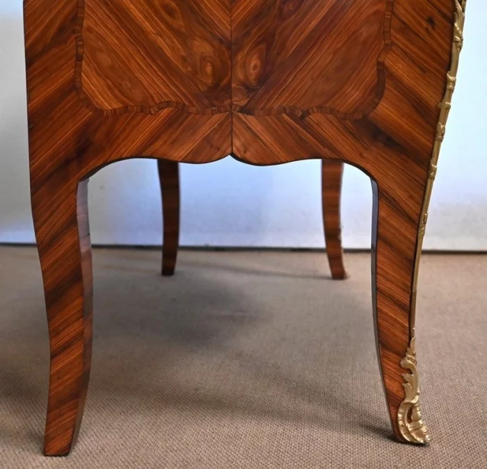 KOMMODE IM LOUIS XV-STIL